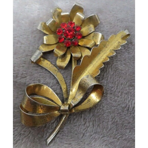 Vintage 1940s Art Deco Metal Lapel Pin Red Stones Retro Flower Floral - Picture 1 of 8